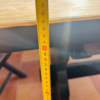 Mesa de madera pino robusta