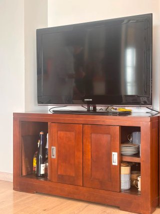 Mueble salón madera y mesa auxiliar