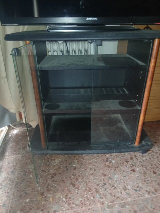 Mobile TV in vetro e legno