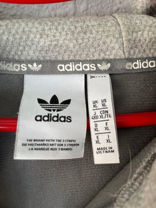 Sudadera Adidas gris y blanca