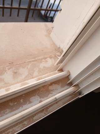 Ventanas y puertas  corredera con persiana