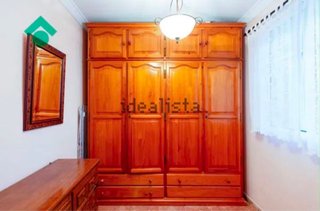 Armario de madera maciza