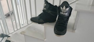 Zapatillas Adidas reflectantes con cuña interior