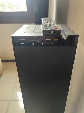 Torre de Sonido Negra y Plateada
