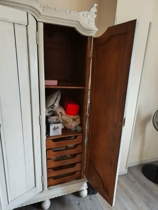Mueble antiguo de madera
