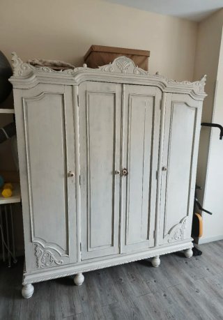 Mueble antiguo de madera