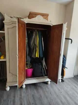 Mueble antiguo de madera