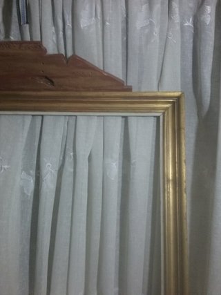Marco antiguo madera con peineta.