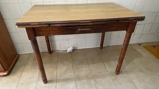 Mesa extensible y 4 Sillas de Madera Rústicas