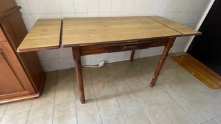 Mesa extensible y 4 Sillas de Madera Rústicas