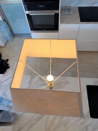 Elegante lámpara de mesa