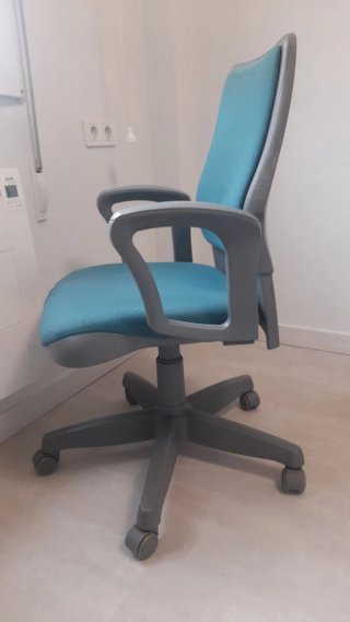 Silla de escritorio gris y azul