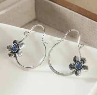 Pendientes Aro Flor Azul Plateados.