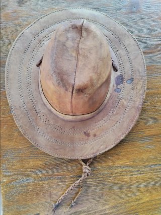 Cappello in pelle mai usato acquistato in Brasile