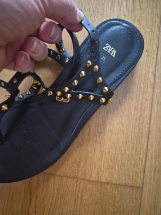 Sandalias Zara Talla 35 Negro y Dorado