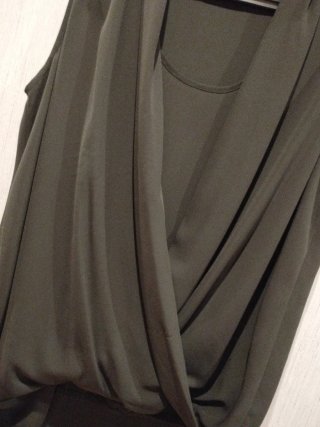 Camisa negra sin mangas