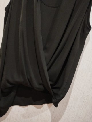 Camisa negra sin mangas
