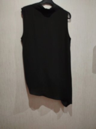 Camisa negra sin mangas