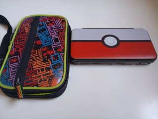 Nuovo Nintendo 2DS XL Nero/Blu + Extra