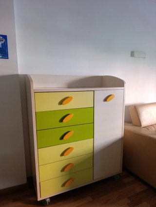 Cómoda infantil de madera