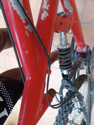 Bicicleta de montaña roja