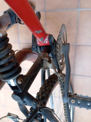 Bicicleta de montaña roja