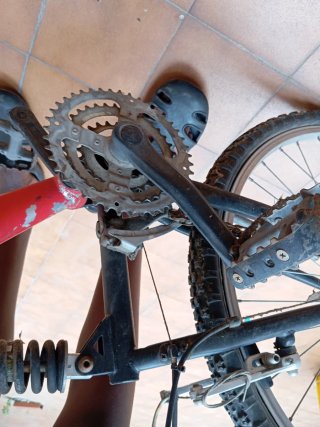 Bicicleta de montaña roja