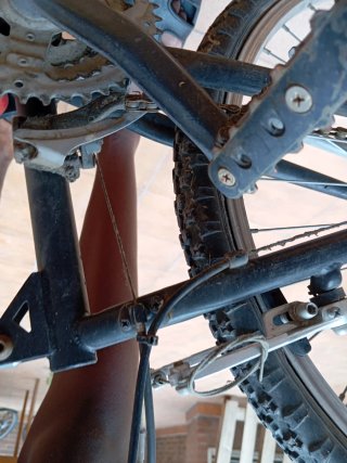 Bicicleta de montaña roja