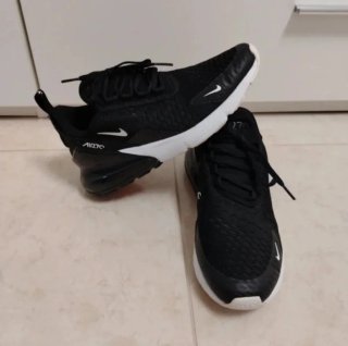 Nike Air Max 270 T40 Negras Blancas