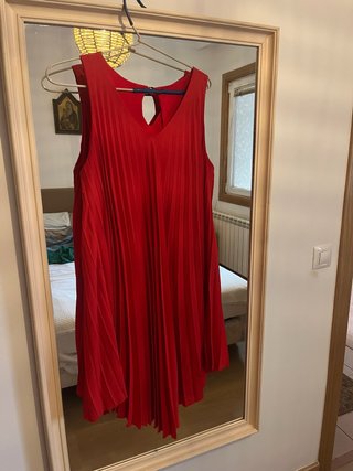 Vestido rojo fluido plisado