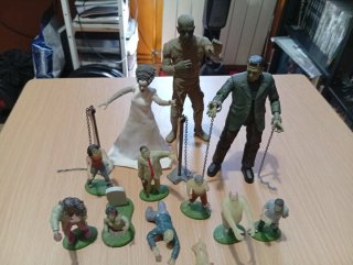 Pack Figuras Monstruos y Zombies