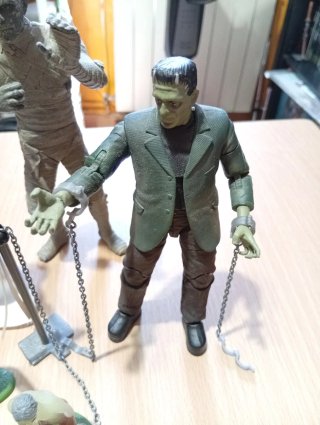 Pack Figuras Monstruos y Zombies
