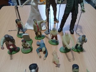 Pack Figuras Monstruos y Zombies