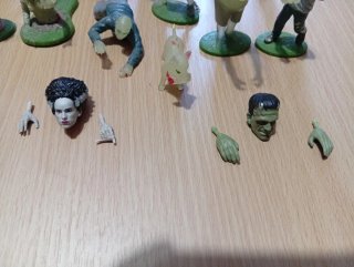 Pack Figuras Monstruos y Zombies