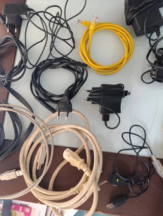 Lote Cargadores y Cables Varios