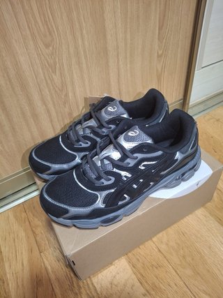 Asics Gel NYC Zapatillas Negras y Plateadas