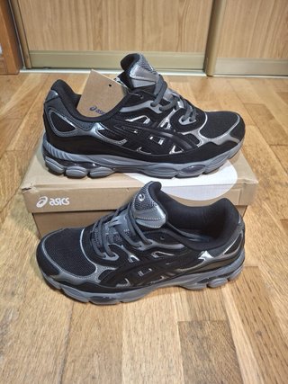 Asics Gel NYC Zapatillas Negras y Plateadas