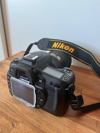 Nikon D80 + Objetivo Nikon 18-200mm + Accesorios