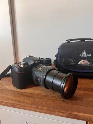Nikon D80 + Objetivo Nikon 18-200mm + Accesorios