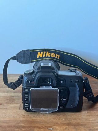 Nikon D80 + Objetivo Nikon 18-200mm + Accesorios