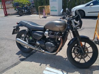 Triumph Street Twin Negra/Gris limitada A2