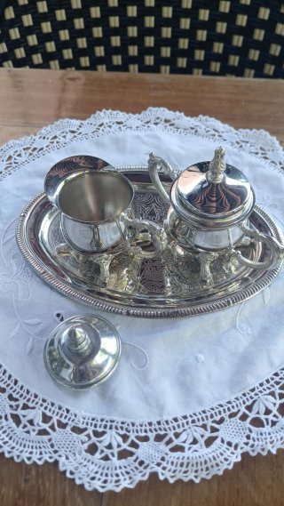 Conjunto de Condimentos Prata + Naperon de renda