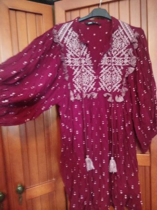 Vestido Zara bordado talla mediana