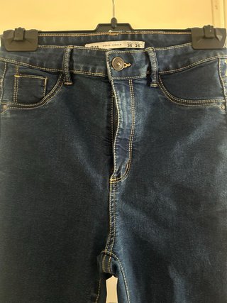 Pantalón vaquero pitillo azul talla 36