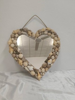 Espejo Corazón Decorado con Conchas