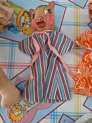 Muñeca antigua de trapo y plástico