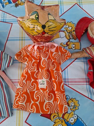Muñeca antigua de trapo y plástico
