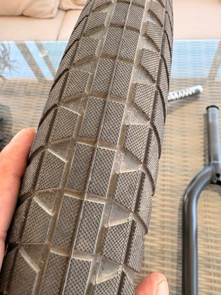 Buje Salt Plus con rin salt plus cubierta flybikes