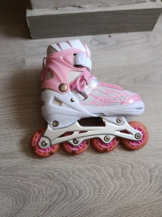 Patines rosas con luces y rodilleras
