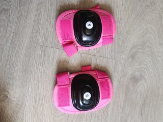 Patines rosas con luces y rodilleras